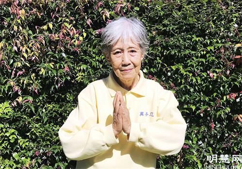 '图5:岳昌智女士感恩师尊慈悲救度'