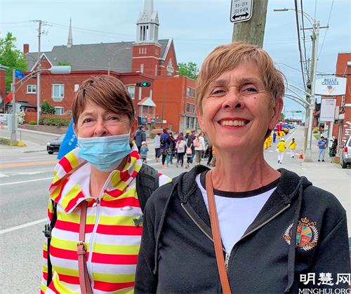 '图13:舍布鲁克市民贾希特(Jacinthe,右)说:法轮大法好,人们应该多了解。'