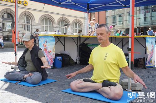 2021-7-11-germany-wurzburg-falun-gong-info-day_02--ss.jpg