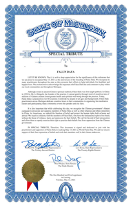 '图6：密西根州第二十二区州众议员理查德·斯蒂恩汉德（Rep. Richard Steeenland）、第二十八区州众议员罗瑞·斯通（Rep. Lori Stone）和第九区州参议员保罗·沃伊诺（Paul Wojno）共同签署了一份特殊褒奖令'