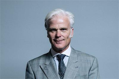 '图1：上议院议员，德斯蒙德·斯韦恩爵士（Rt Hon Sir Desmond Swayne TD MP）'