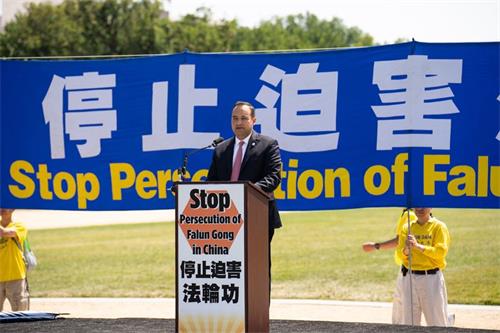 '图6：共产主义受害者纪念基金会（Victims of Communism Memorial Foundation）安德鲁·布雷姆伯格（Amb. Andrew Bremberg）大使说，美国国会现在正在考虑一项重要的法案《停止强制摘取器官法》。该法案可以帮助防止进一步的强制摘取器官行为。'