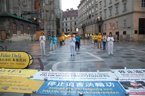 2021-7-19-vienna-720-telling-falun-gong-truth_01--ss.jpg