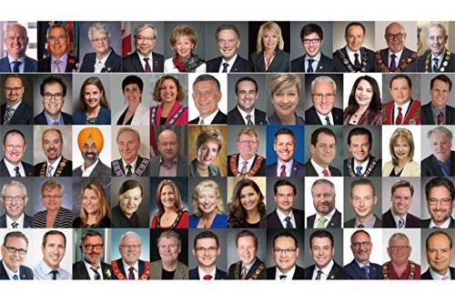 '图1：加拿大联邦、省、市议员为加拿大法轮大法学会发来贺信，庆祝第22届“世界法轮大法日”，庆祝法轮大法弘传世界29周年。'