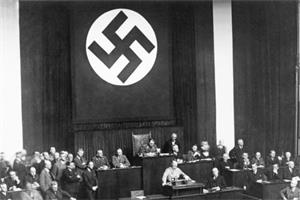 '希特勒把黑色卍字符当作纳粹招牌'