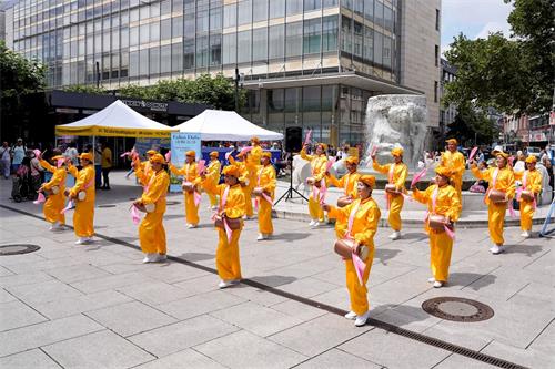 2021-8-12-german-vietnamese-falun-gong-practitioner_01--ss.jpg