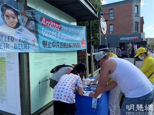 '图10:市民乔治一家在反迫害征签信上签名,乔治说,共产党杀害数以千万计的人民,必须阻止共产主义。'