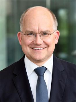 '图12：执政党国会议员塞巴斯蒂安·布雷姆（Sebastian Brehm，MdB， CDU/CSU）。'