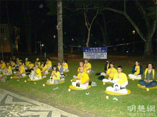 '图3：二零二一年九月三日傍晚，学员举行了烛光守夜活动，悼念被中共迫害致死的法轮功学员。'