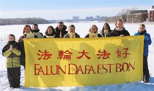 '图3:舍布鲁克市(Sherbrooke)部份法轮功学员向师父拜年。'
