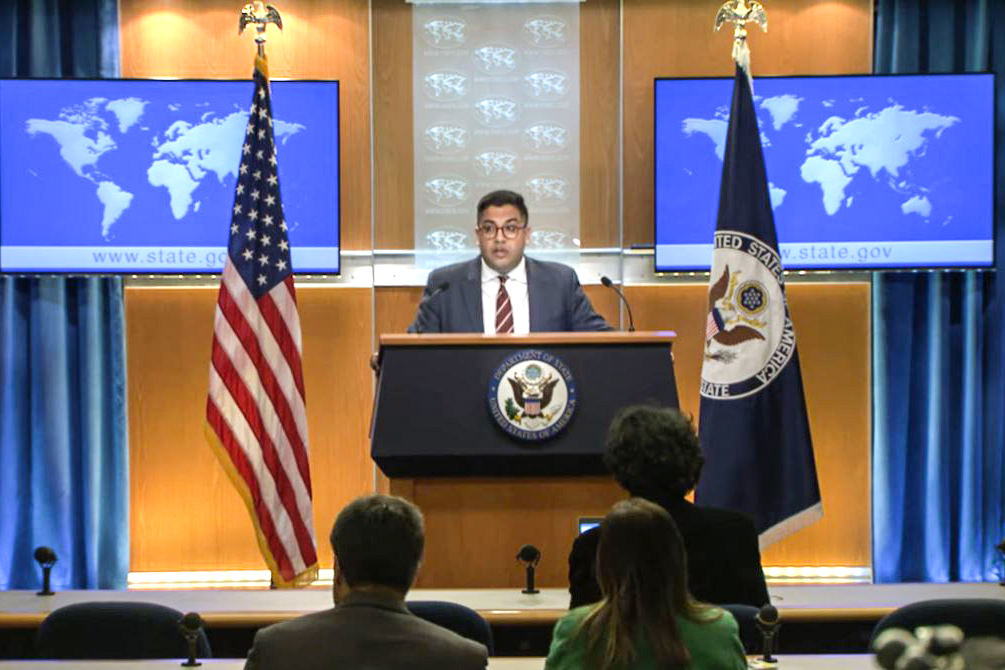 图1：美国国务院首席副发言人韦丹特•帕特尔举办新闻发布会