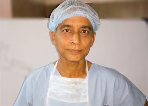 图4：加尔各答医学院任整形外科系主任的乌帕·比特博士（Dr. Utpal Bit)