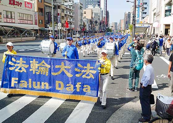 纪念四·二五 日本学员举办反迫害游行