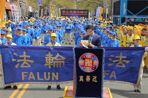 图4：从中国大陆来到美国读研究生的方奕明在集会上发言