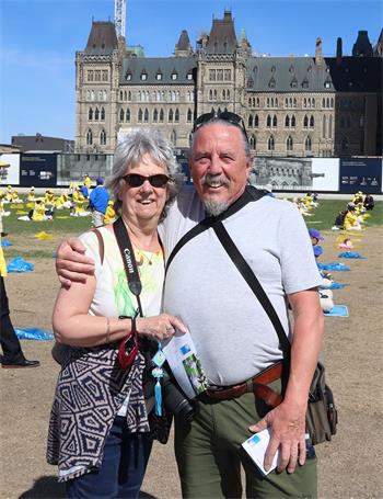图13：吉尔（Jill）和托尼（Tony）是到加拿大旅游的一对英国夫妻