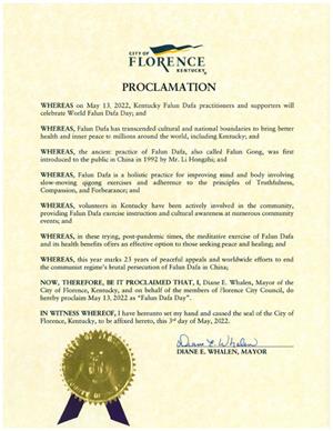 图2：佛罗伦萨市市长戴安娜·维伦（Diane Whalen）宣布二零二二年五月十三日为“法轮大法日”。