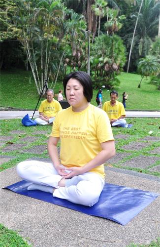 '图14:来自槟城北海的朱丽薇女士,很庆幸能在此时得法,让她放下许多的执着与怨恨心,感谢师父的救度'