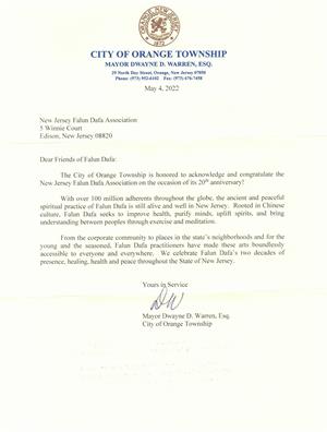 图3：新泽西州橘市（City of Orange Township）市长德韦恩·沃伦（Dwayne D. Warren. Esq.）发贺信，祝贺世界法轮大法日。
