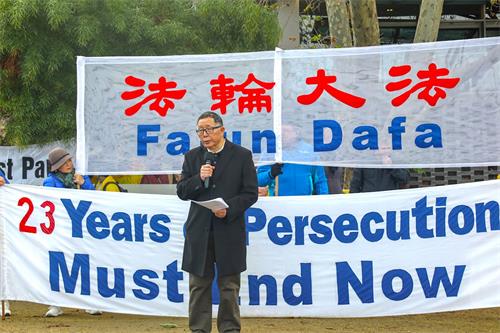 '图2：二零二二年七月九日，维州法轮大法佛学会负责人樊惠强先生在墨尔本“七二零反迫害集会”上发言。'