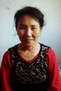 图8:姜晓艳摄于二零一七年二月家中。