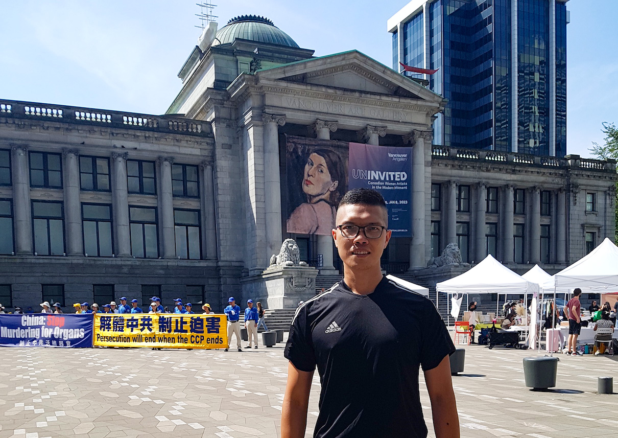 图13:温哥华居民Hieu特意赶到现场参加集会支持四亿中国人退出中共。