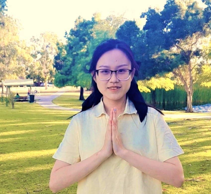 图2:珀斯留学生安(Ann)修炼大法后,变的快乐又自信。