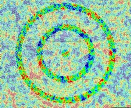 '图一：宇宙微波背景辐射中的“同心圆”'