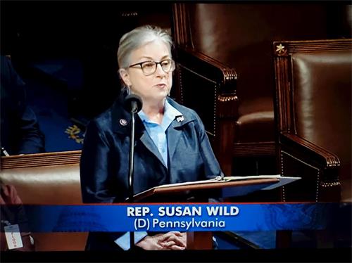 '图2：宾夕法尼亚州国会众议员苏珊•威尔德在众议院辩论该法案时发言，支持史密斯提出的制止活摘器官法案。（美国众议院视频截图）'