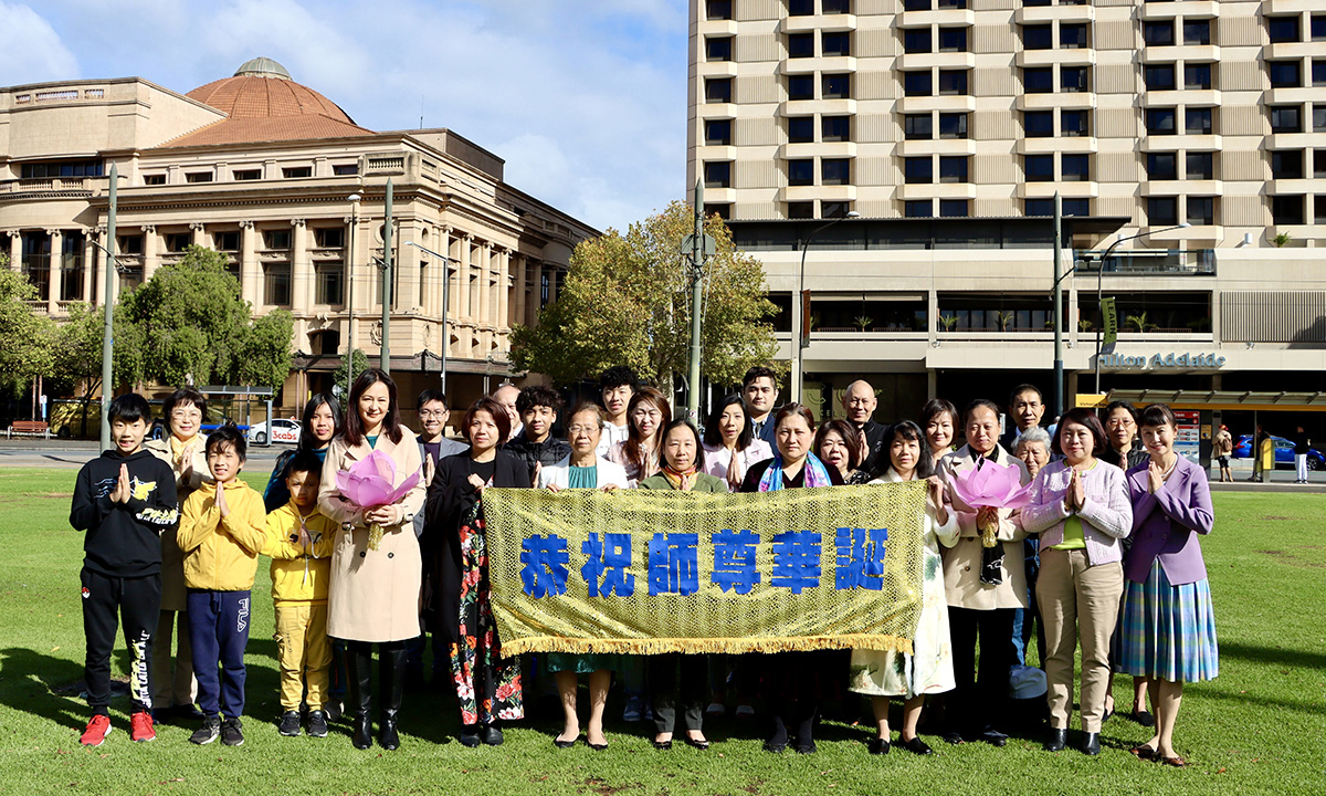 圖5：南澳法輪功學員恭祝慈悲偉大的師尊生日快樂