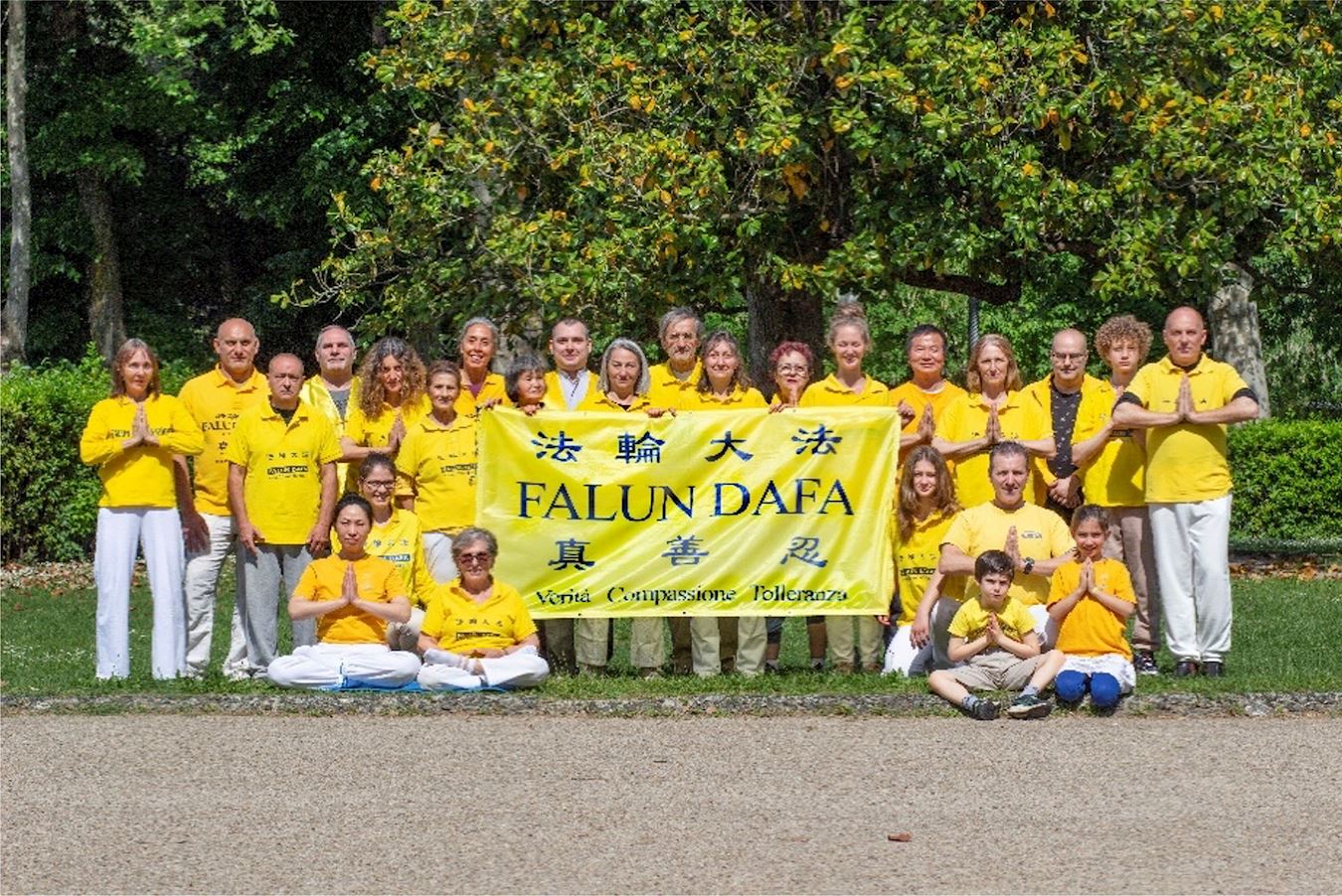 '图10：来自托斯卡纳大区的法轮功学员在佛罗伦萨庆祝世界法轮大法日'