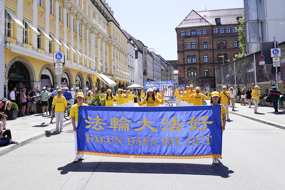 图1：二零三年七月十五日，德国法轮功学云集内部名城慕尼黑，举办集会和游行活动
