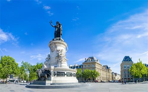 图1：巴黎共和广场