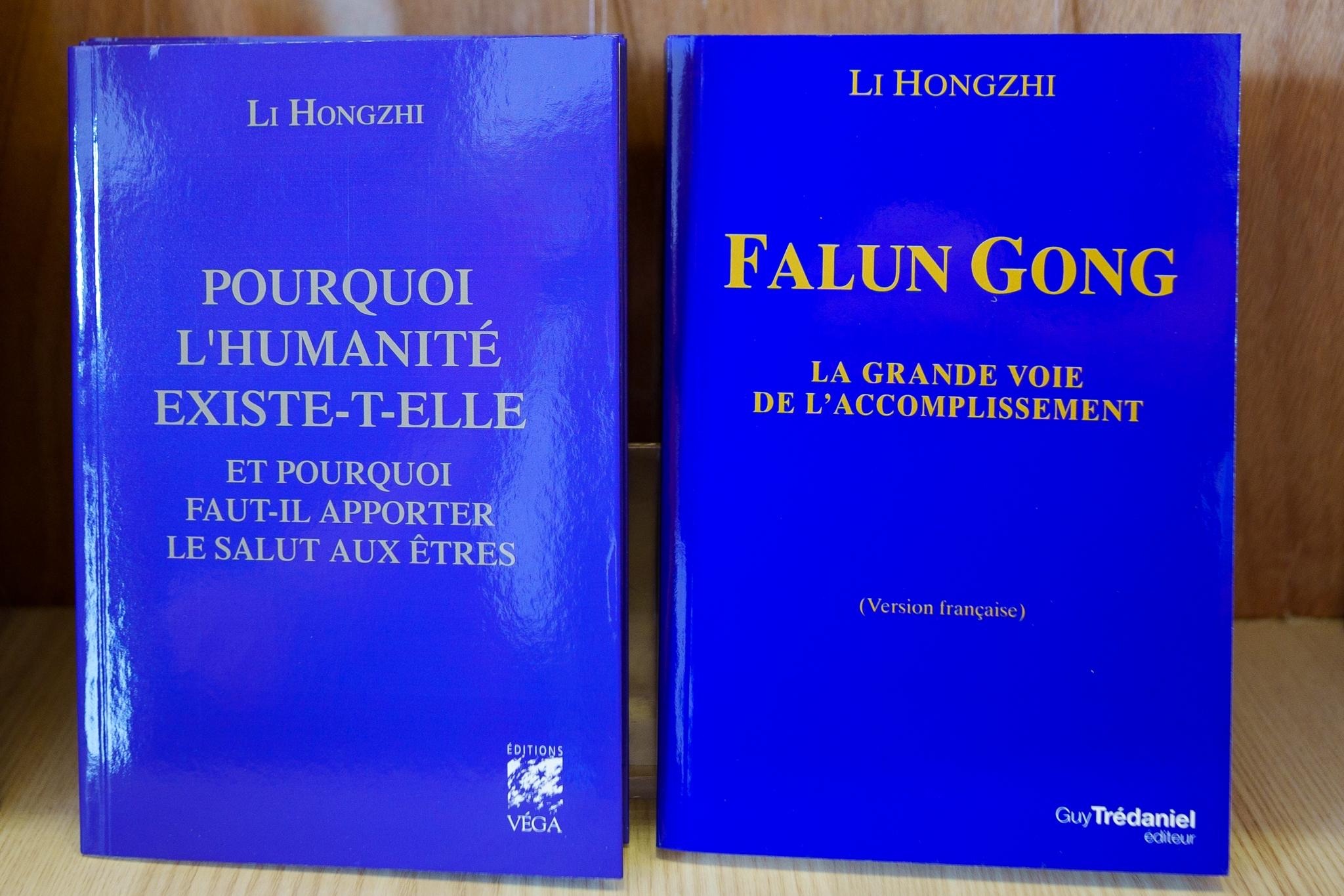 图1：法文新书《为什么会有人类》（左）