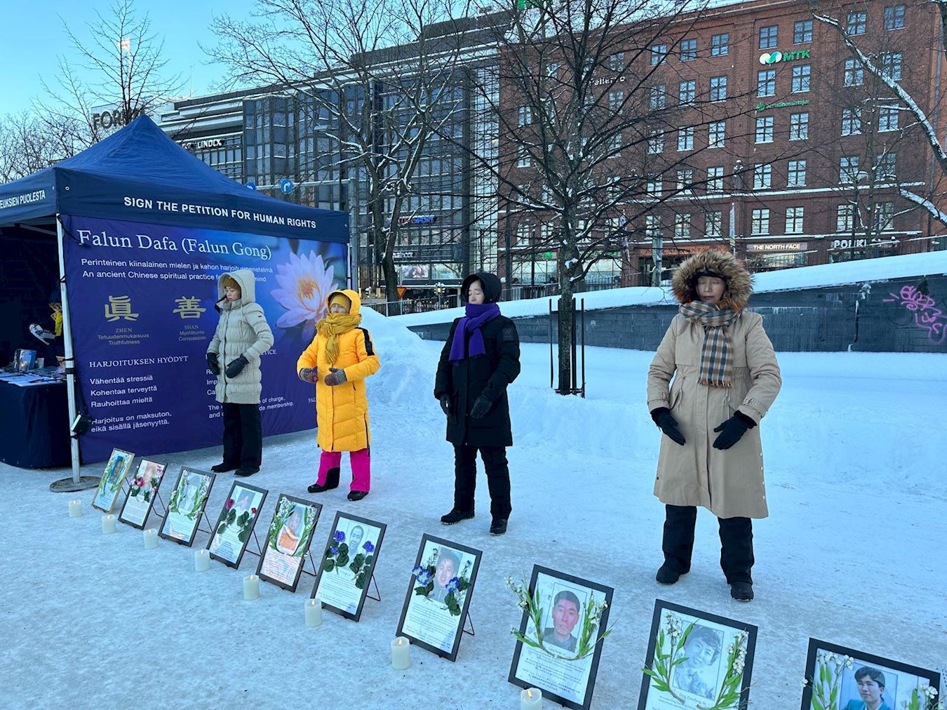 '图2：二零二四年一月二十日，芬兰法轮功学员举行“受迫害者纪念日”活动。'
