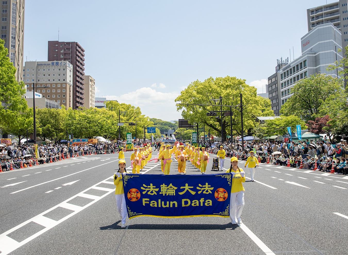 '图1～5：二零二四年五月三日，在广岛市中区和平大道的第四十七届广岛鲜花节游行活动，法轮功学员应邀参加。'