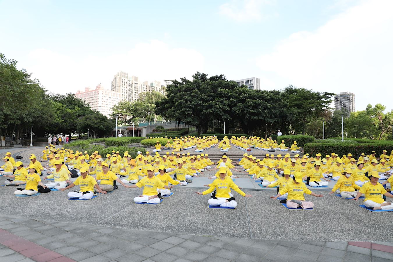 '图1~11:二零二四年七月二十日下午,台湾中部部份法轮功学员聚集在台中市文心森林公园举办反迫害二十五周年集会。'