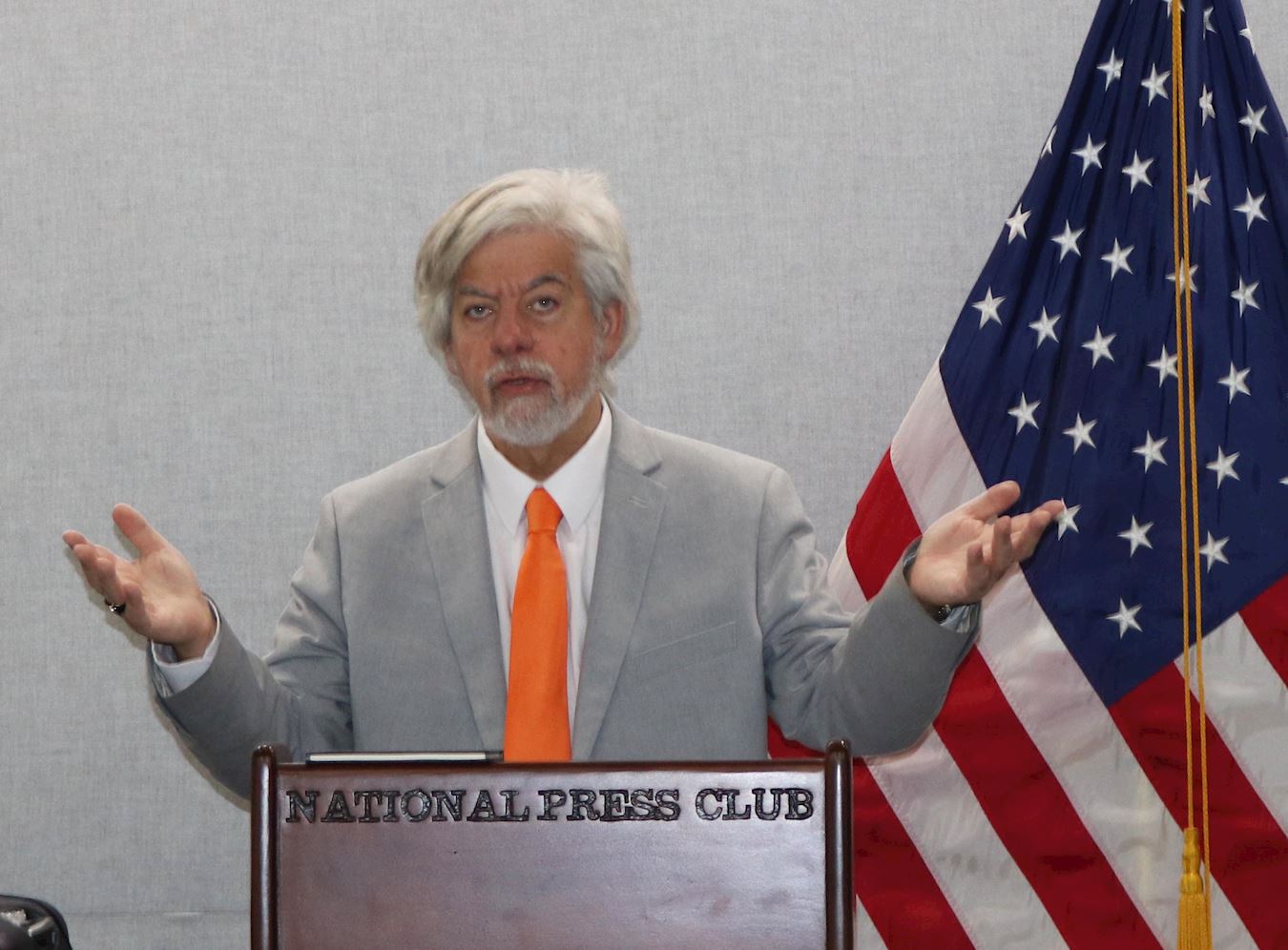 '图7:国际人权日主办者“为平等与自由负责”组织的创办人杰弗里·伊姆在国家记者俱乐部的新闻发布会上发言。'