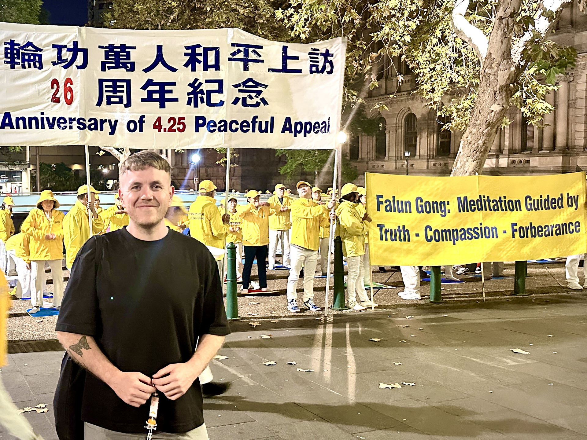 图12:凯尔<b>·</b>弗林:法轮功讲真相非常和平。