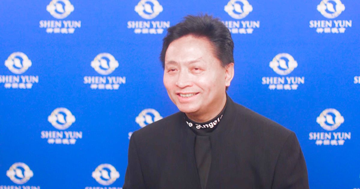 '图4:二零二五年二月一日晚,民主中国阵线副主席王戴在日本东京观赏了神韵演出。(新唐人电视台)'