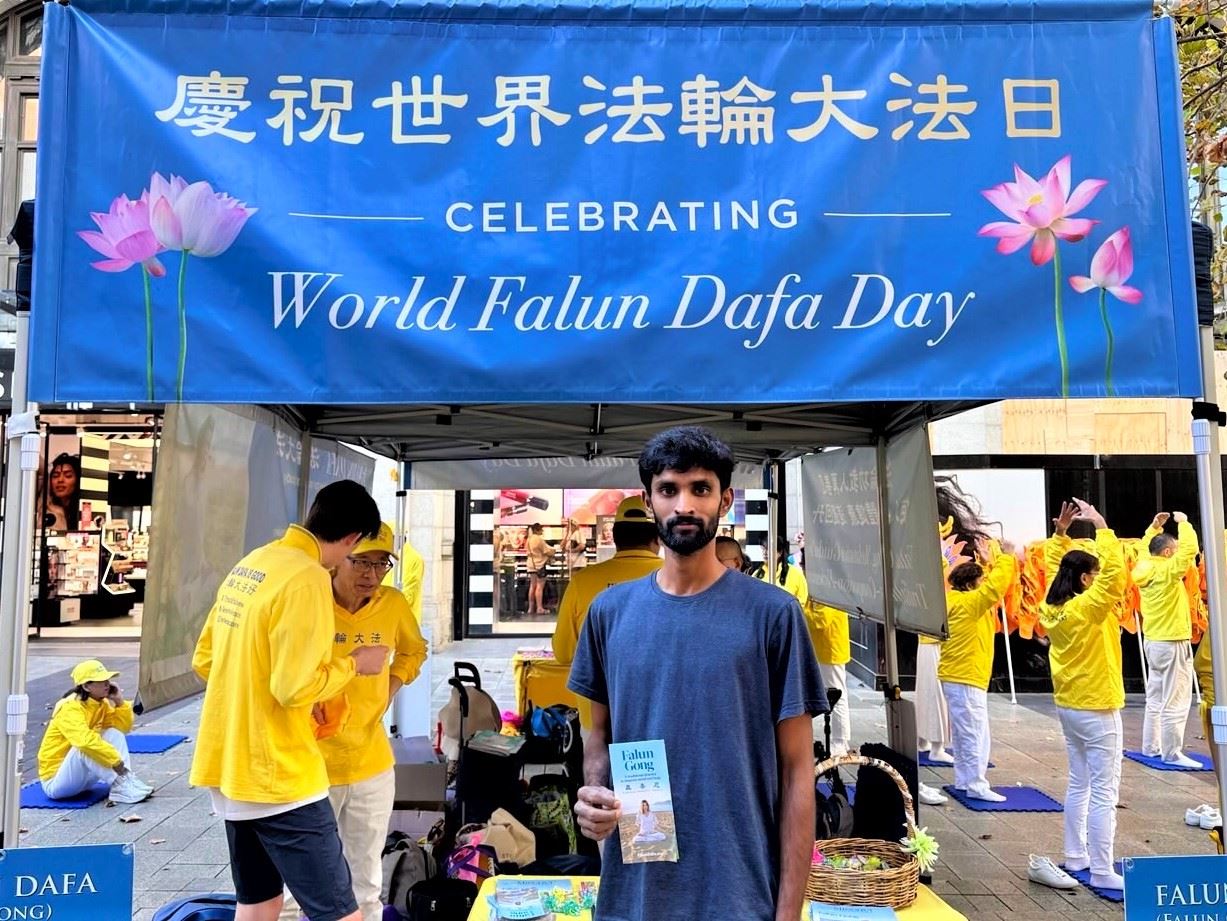 '图19:维杰·库马尔·亚兰基(Vijay Kumar Yallanki)表示:“我很高兴来到这里,了解到法轮大法。”'