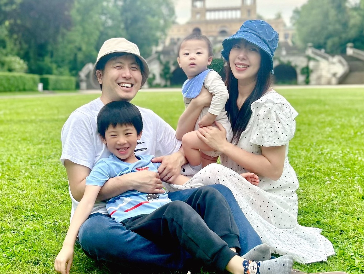 图5:维罗妮卡全家恭祝师父华诞!
