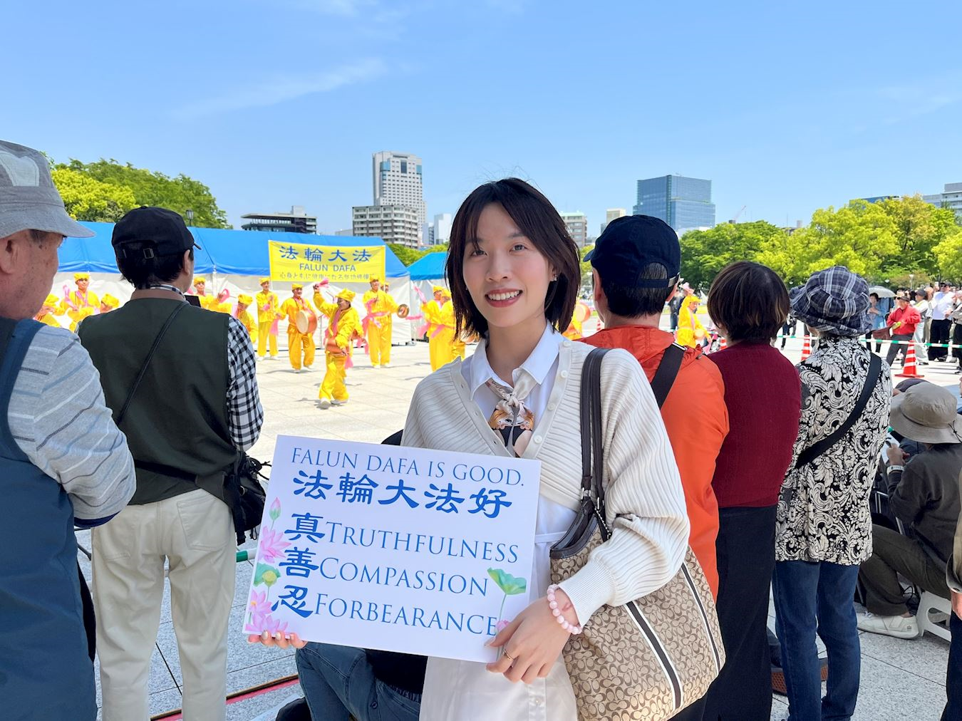 '图16:来自越南的黄微华女士赞同真善忍的理念。。'