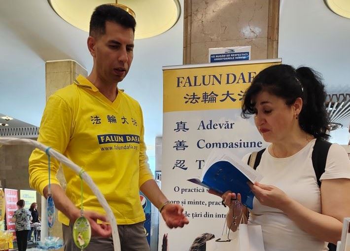 '图5:护士切罗什·特雷兹说:“他们(法轮功修炼者)的精神超越了肉体的界限!祝他们坚强!”'