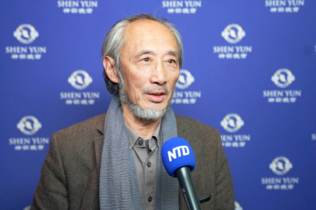 图11:二零二六年一月十三日晚,独立中文笔会会长、作家马建观赏了神韵环球艺术团在英国伦敦的汉默史密斯阿波罗剧院(Eventim Apollo)的首场演出。(新唐人电视台)