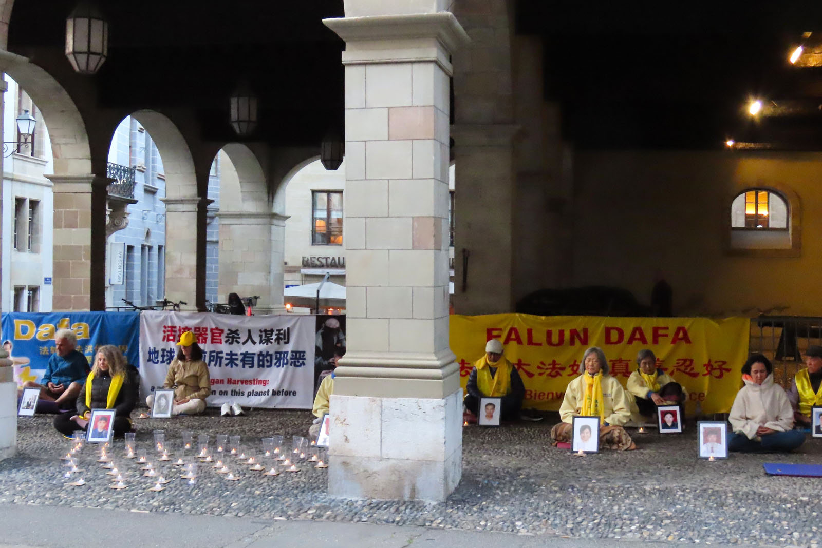 20년 지지자 “우리는 여러분 편입니다”