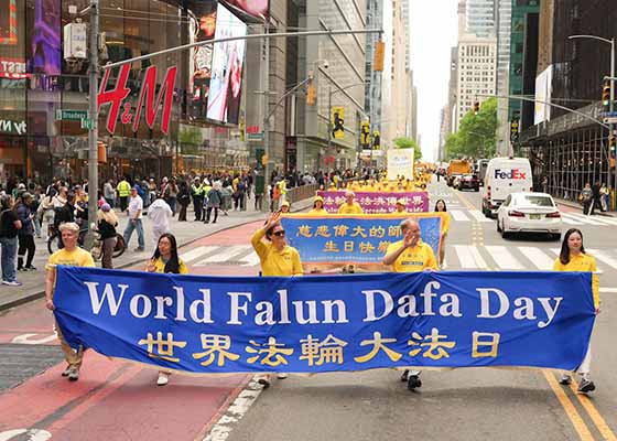 曼哈顿法轮大法日游行传递真善忍