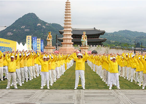 韩国学员在首尔欢庆世界法轮大法日