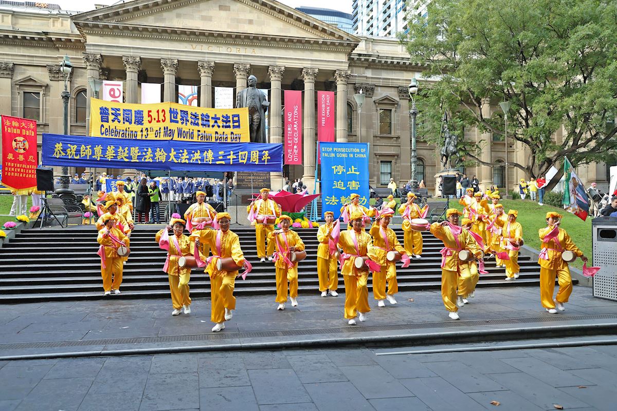 图47:二零二六年五月九日,澳洲墨尔本部份法轮功学员在州立图书馆举行集会。