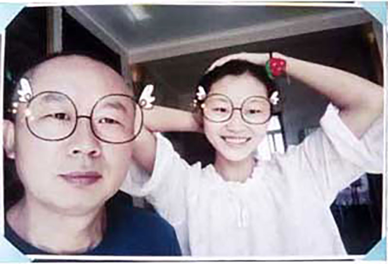 图:尤海军和女儿
