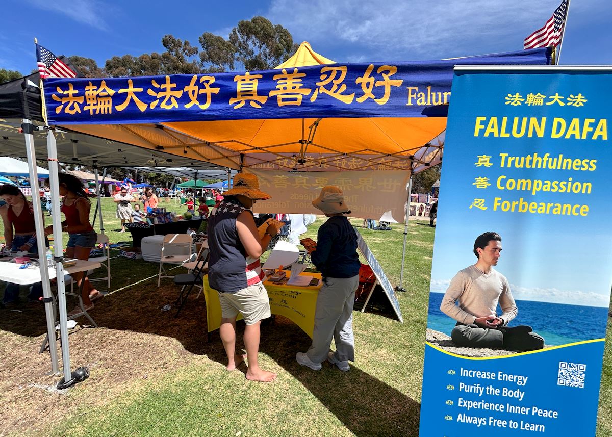 '图7:二零二六年七月四日,加州圣地亚哥法轮功学员参加当地庆祝美国250周年的街市派对,并传真相。(明慧网)'